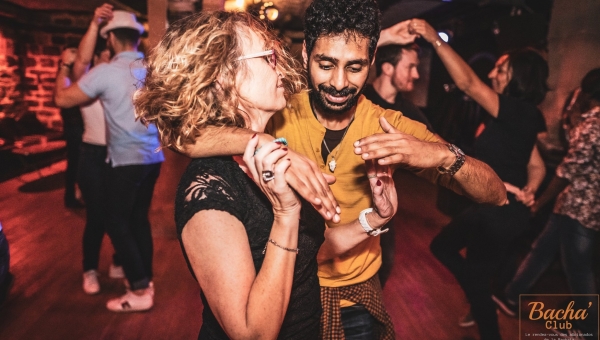 Comment tenir une chanson en social bachata, salsa, kizomba quand on est débutant ?